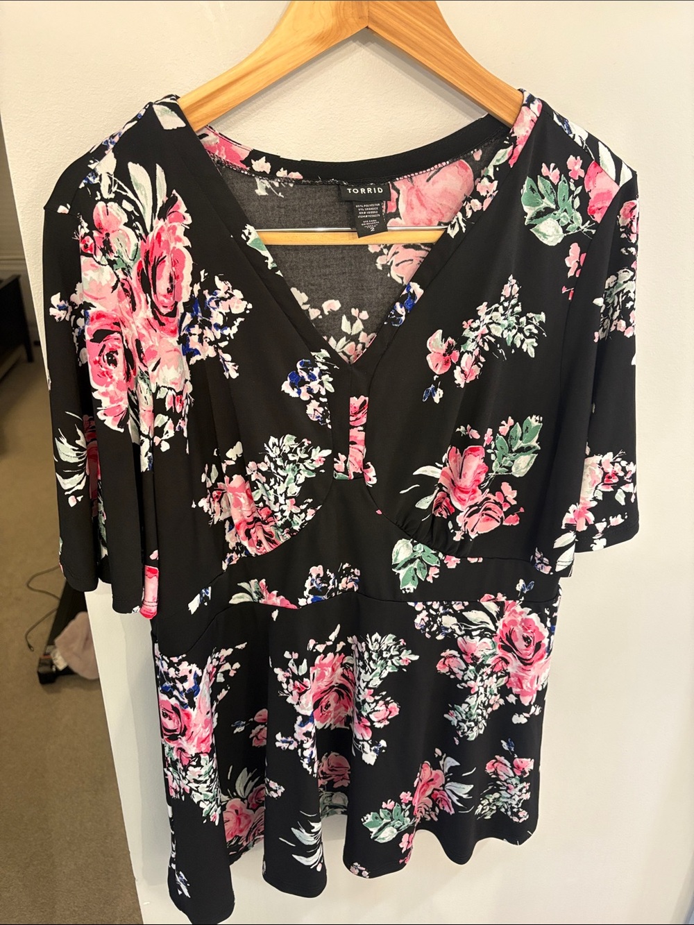 torrid Black Floral V-Neck Peplum Tunic - Pink & Green